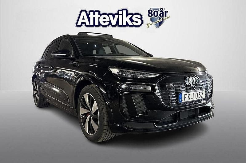 Svart Begagnad 2024 Audi Q6 e-tron S-Line SUV | 849 900 kr (Marknadspris) - Bild 1/4