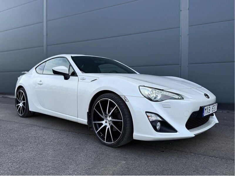 Vit Begagnad 2012 Toyota GT86 GT Sportkupé | 190 000 kr - Bild 1/4