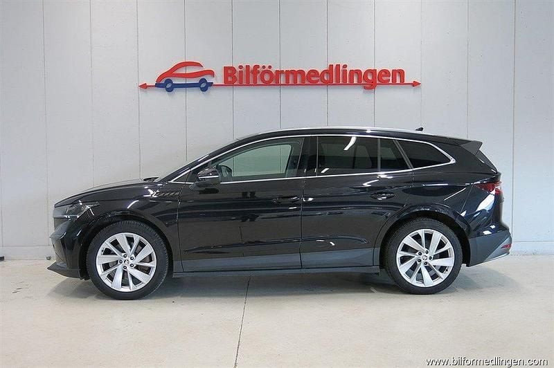Svart samma som bilen Begagnad 2022 Skoda Enyaq iV SUV | 369 900 kr (Bra pris) - Bild 1/4