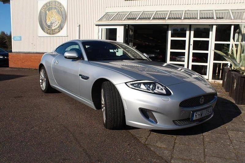 Begagnad Jaguar XK 385 HK (283 kW) 2012 Silver Sportkupé