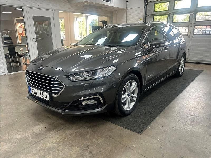 Grå Begagnad 2019 Ford Mondeo Titanium Kombi | 155 900 kr - Bild 1/4