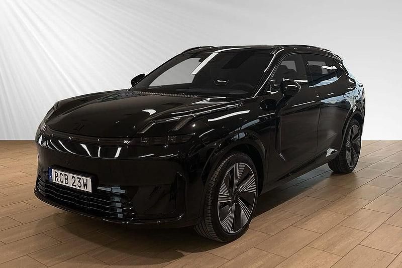 Svart Begagnad 2025 Lynk & Co 08 SUV | 549 900 kr - Bild 1/3