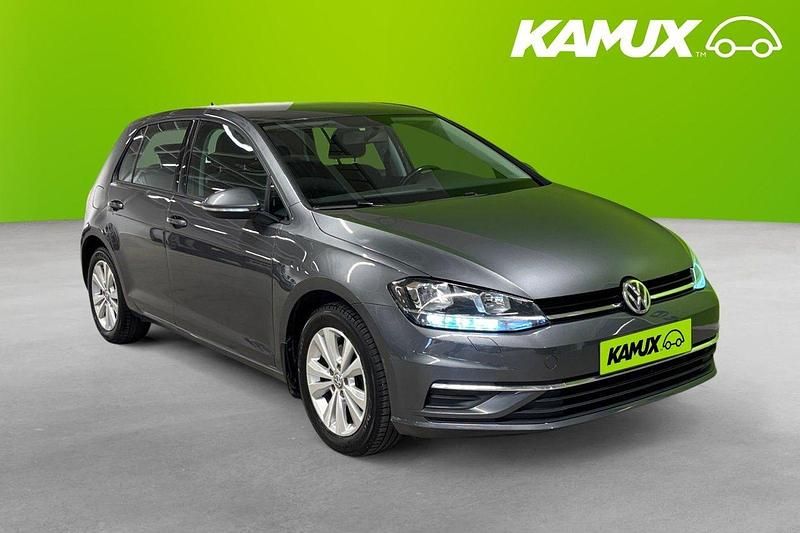 Silver/grå Begagnad 2017 VW Golf VII Halvkombi | 125 700 kr (Marknadspris) - Bild 1/4