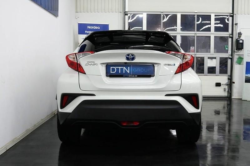 Begagnad Toyota C-HR Style 122 HK (89 kW) 2018 Vit SUV