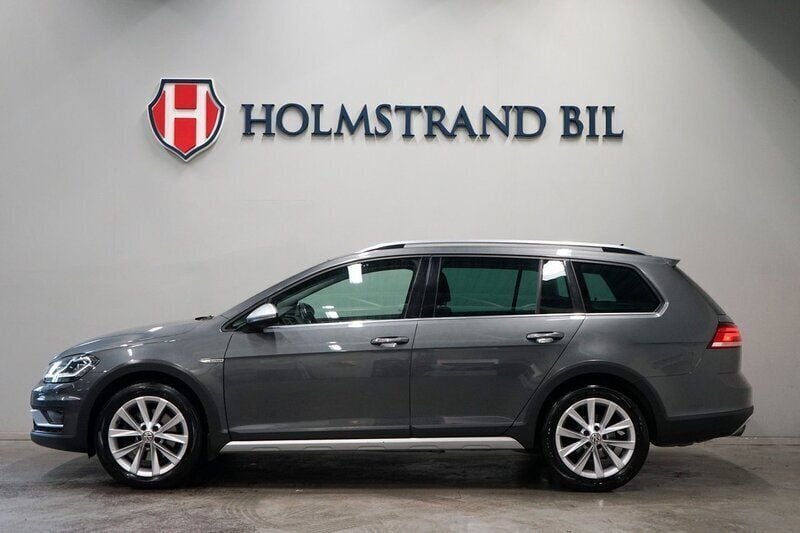 Mörkgrå Begagnad 2018 VW Golf Alltrack Kombi | 209 800 kr (Marknadspris) - Bild 1/4
