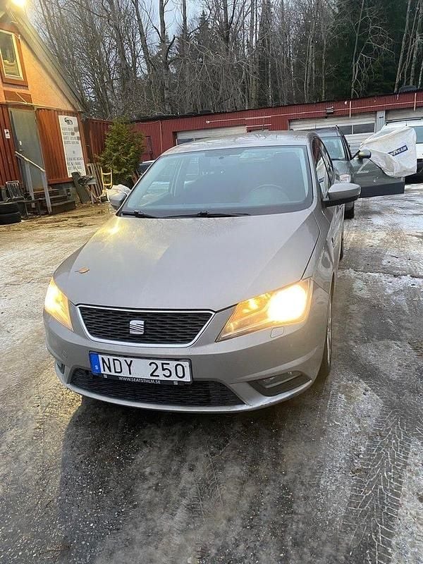 Brun Begagnad 2013 Seat Toledo Sedan | 49 900 kr - Bild 1/4