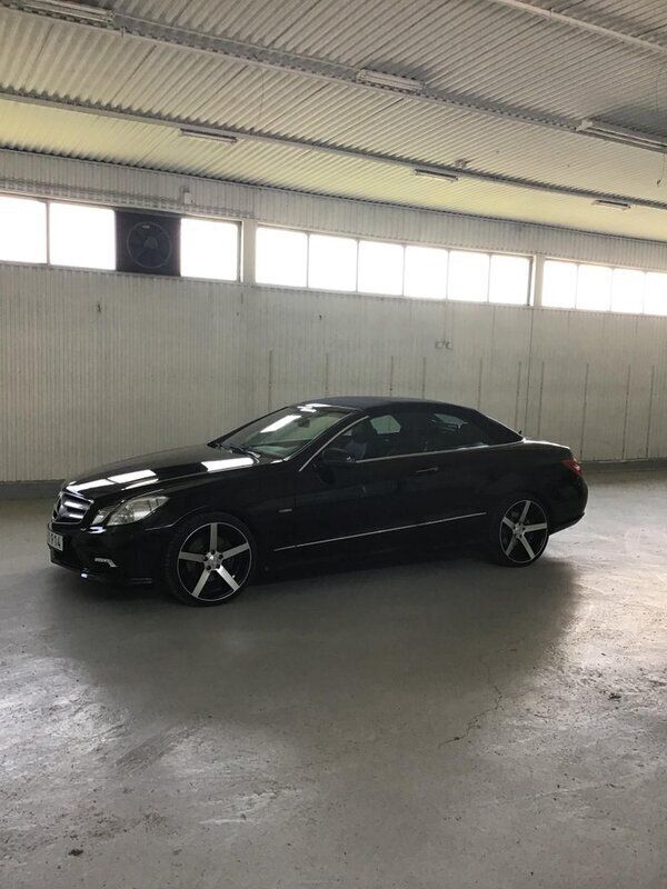 Svart Begagnad 2010 Mercedes E350 AMG Cab | 205 000 kr (Marknadspris) - Bild 1/4
