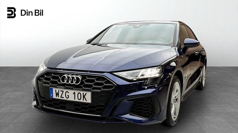 Blå (navarrablå metallic) Begagnad 2024 Audi A3 Sportback e-tron S-Line Sedan | 339 000 kr (Bra pris) - Bild 1/4