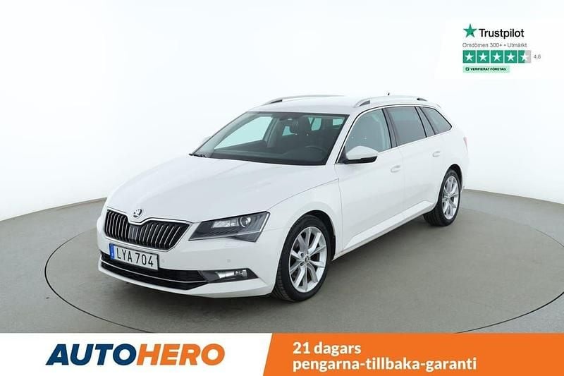 Vit Begagnad 2015 Skoda Superb Style Kombi | 180 000 kr (Marknadspris) - Bild 1/4