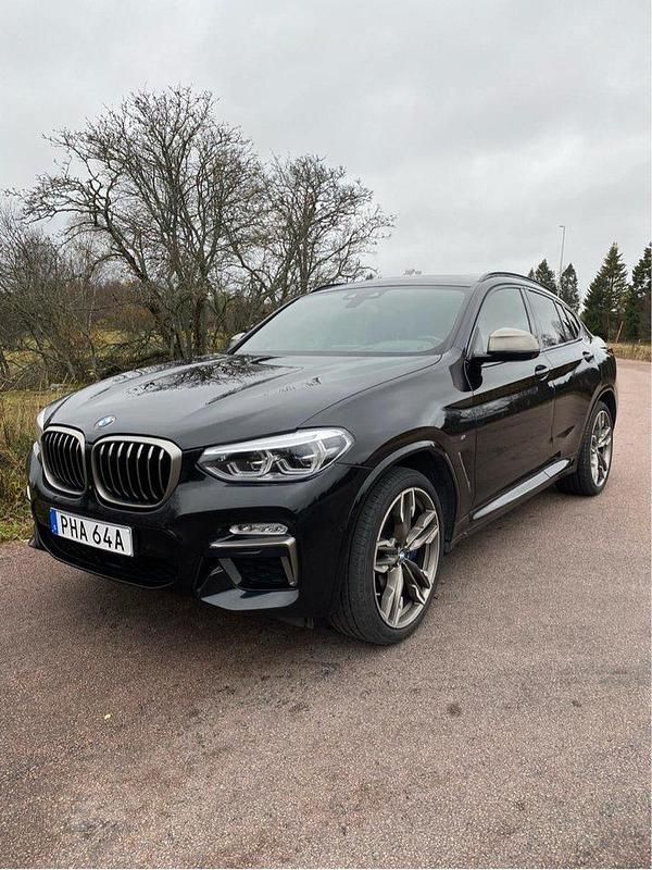 Svart Begagnad 2019 BMW X4 M Sport SUV | 479 000 kr (Marknadspris) - Bild 1/4