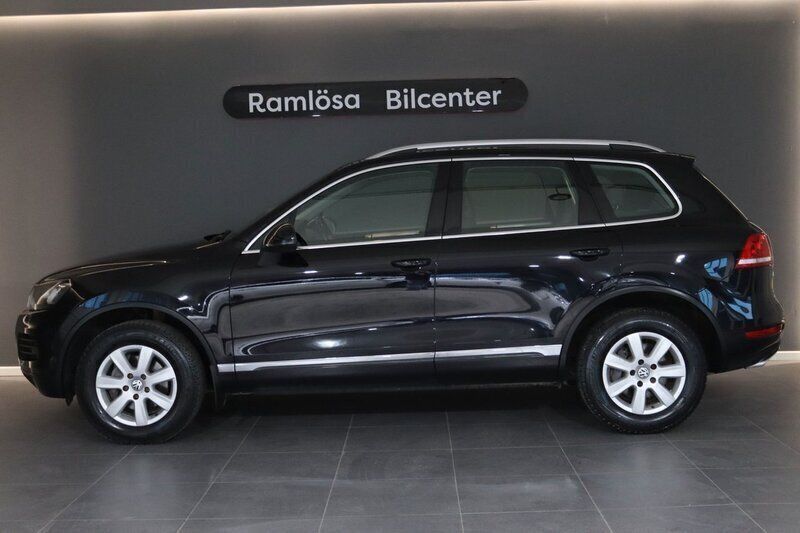 Svart Begagnad 2013 VW Touareg SUV | 144 900 kr (Marknadspris) - Bild 1/4