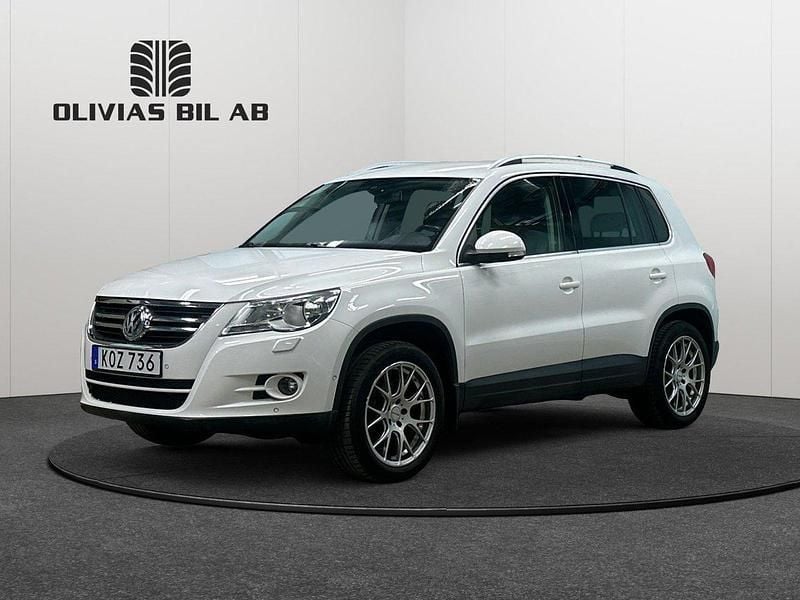 Vit Begagnad 2010 VW Tiguan Sportline SUV | 59 900 kr (Bra pris) - Bild 1/4