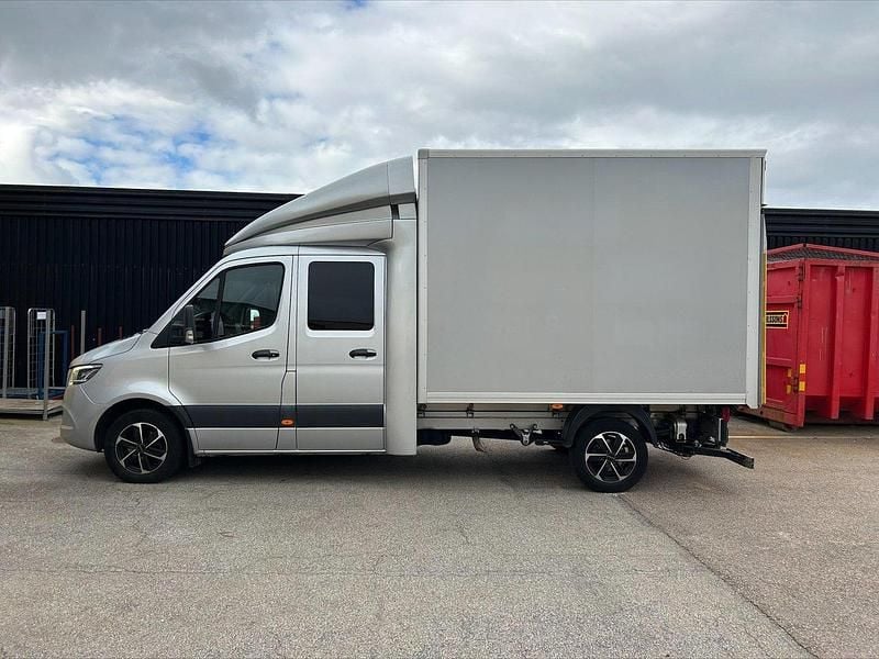 Grå Begagnad 2022 Mercedes Sprinter Van | 585 000 kr (Dyr) - Bild 1/4