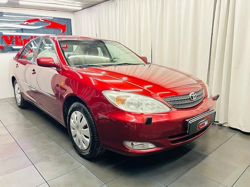 Begagnad Toyota Camry 152 HK (111 kW) 2002 Mörkröd Sedan
