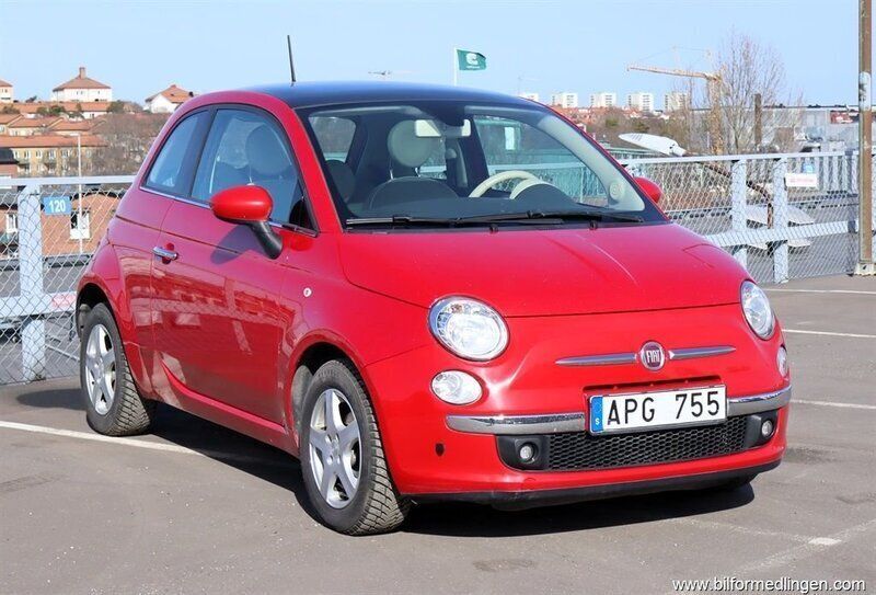 Röd svart Begagnad 2013 Fiat 500 Lounge Halvkombi | 49 900 kr (Superpris) - Bild 1/4