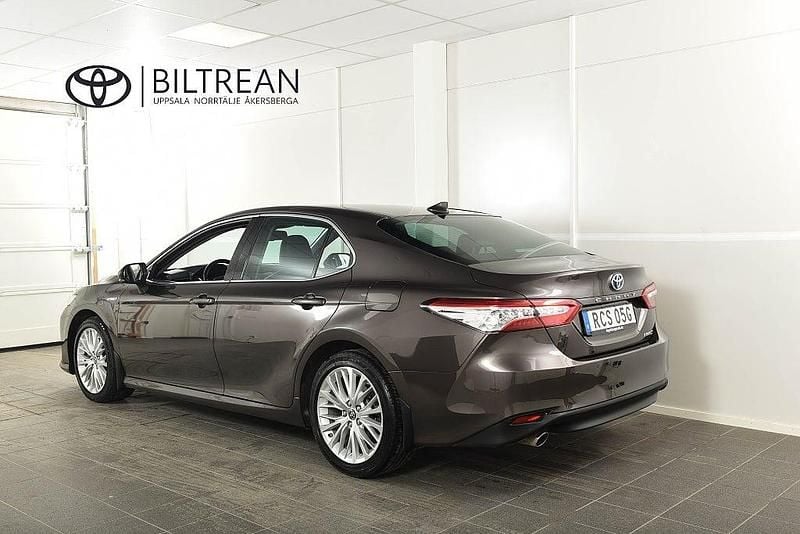 Begagnad Toyota Camry Hybrid 220 HK (161 kW) 2020 Brun Sedan