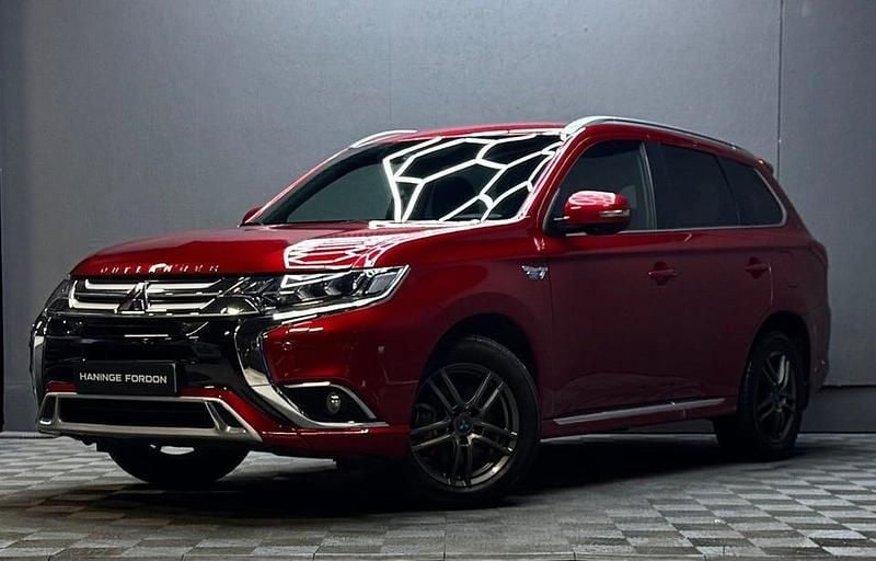 Begagnad Mitsubishi Outlander 224 HK (164 kW) 2020 Röd SUV