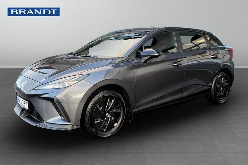 Grå Begagnad 2023 MG MG4 EV Halvkombi | 224 900 kr (Marknadspris) - Bild 1/4