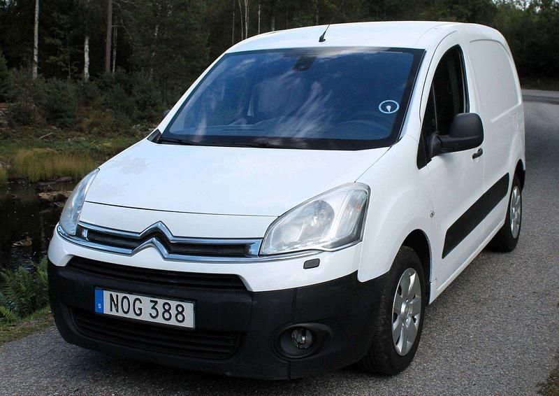 Vit Begagnad 2013 Citroën Berlingo Minibuss | 32 000 kr - Bild 1/4