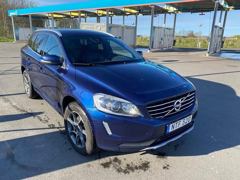 Metallic Begagnad 2016 Volvo XC60 SUV | 122 000 kr (Bra pris) - Bild 1/4
