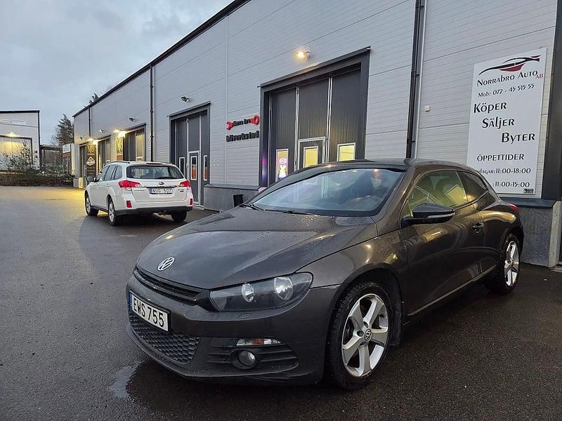 Brun Begagnad 2011 VW Scirocco Sportkupé | 79 700 kr (Marknadspris) - Bild 1/4
