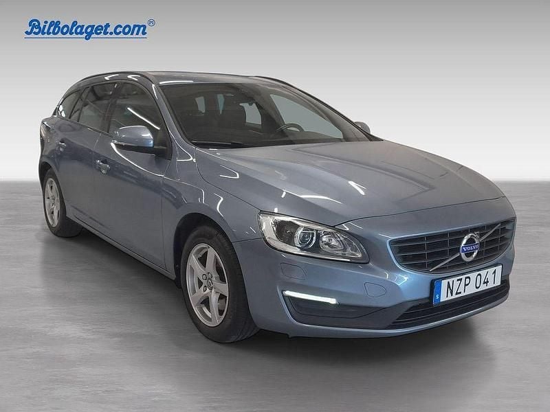 Blå Begagnad 2018 Volvo V60 Standard Kombi | 209 500 kr (Marknadspris) - Bild 1/4