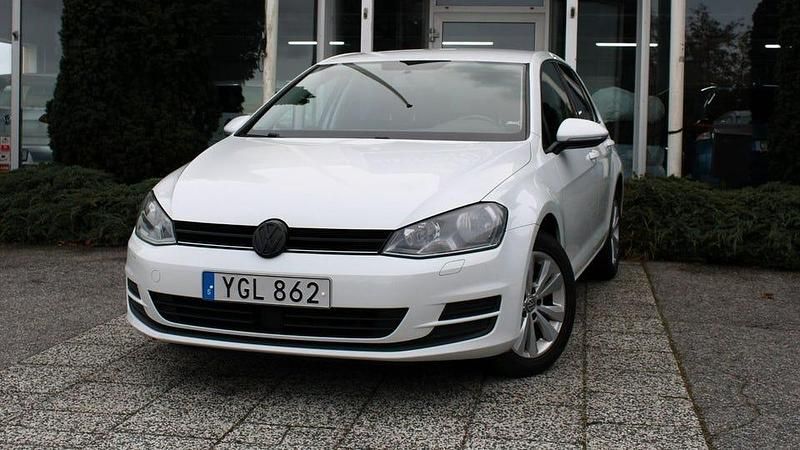 Begagnad VW Golf VII 110 HK (80 kW) 2017 Vit Halvkombi