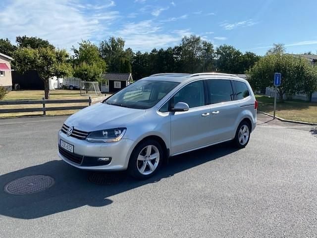 Silver Begagnad 2014 VW Sharan Minibuss | 105 000 kr (Lite dyr) - Bild 1/4