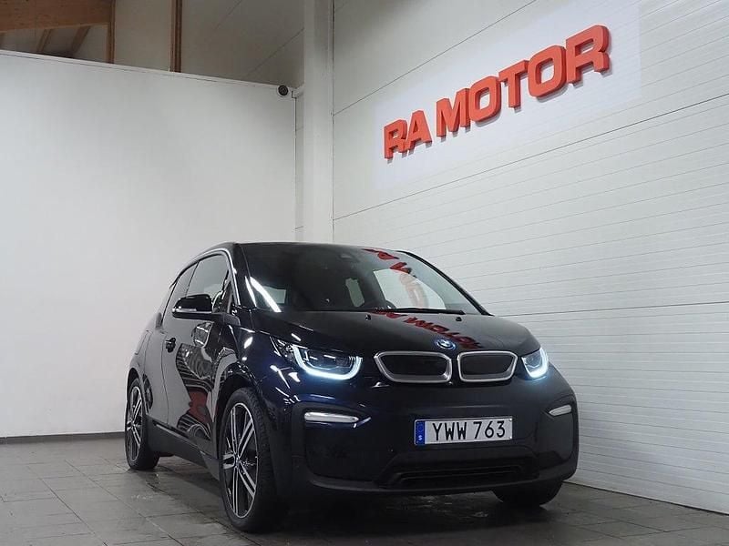 Blå Begagnad 2018 BMW i3 Comfort Edition Halvkombi | 179 900 kr (Marknadspris) - Bild 1/3