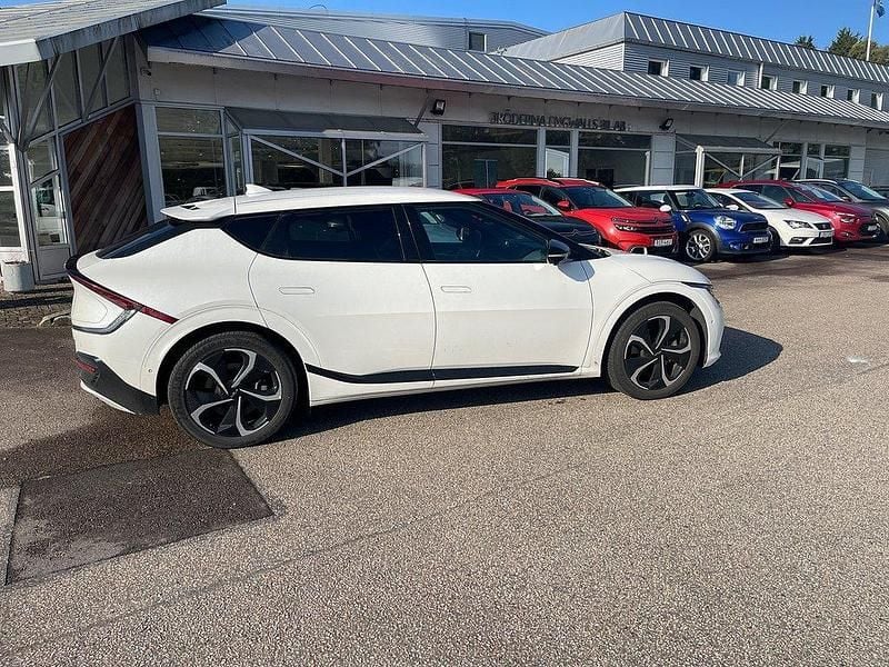 Vit Begagnad 2022 Kia EV6 4 SUV | 389 900 kr (Superpris) - Bild 1/4