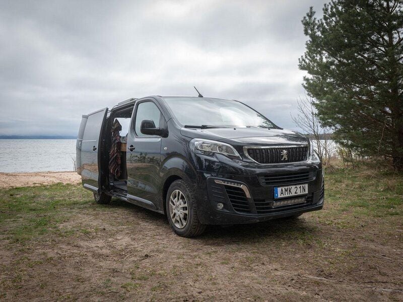 Svart Begagnad 2019 Peugeot Expert Van | 139 000 kr (Marknadspris) - Bild 1/4