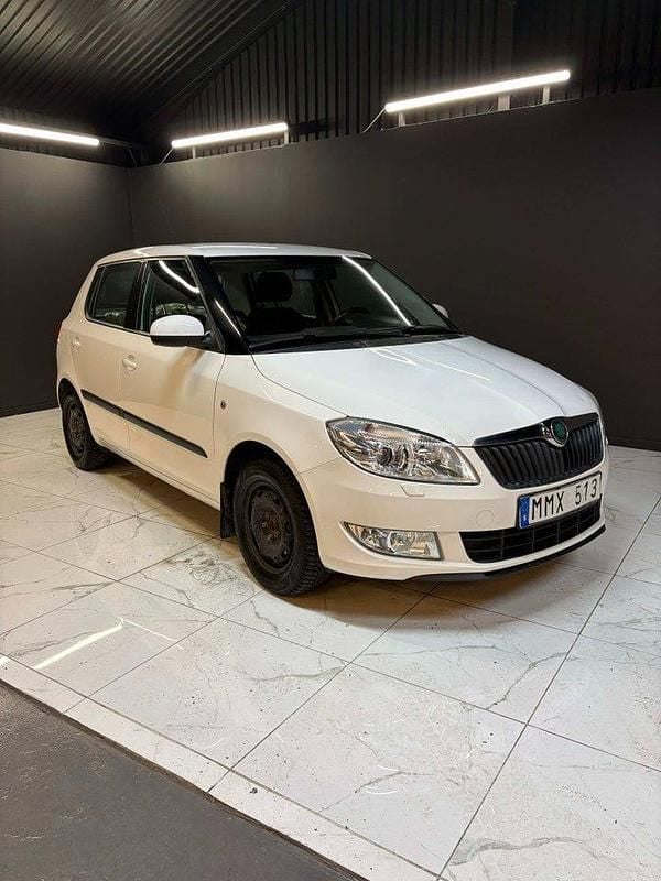 Begagnad Skoda Fabia Elegance 86 HK (63 kW) 2011 Vit Halvkombi