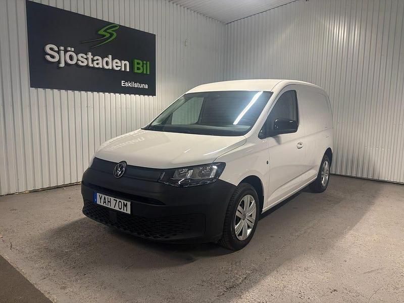 Vit Begagnad 2024 VW Caddy Minibuss | 289 900 kr (Marknadspris) - Bild 1/4
