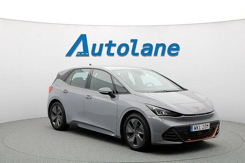 Ljusgrå (vapor grey) Begagnad 2023 Cupra Born Halvkombi | 249 900 kr (Marknadspris) - Bild 1/3