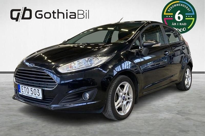 Svart Begagnad 2015 Ford Fiesta Titanium Halvkombi | 54 900 kr (Lite dyr) - Bild 1/4