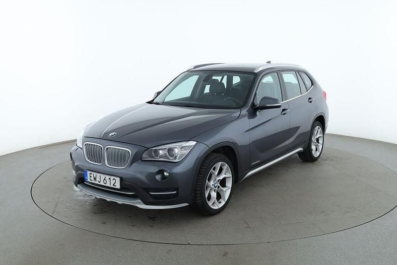 Grå Begagnad 2015 BMW X1 xLine SUV | 153 000 kr (Marknadspris) - Bild 1/3