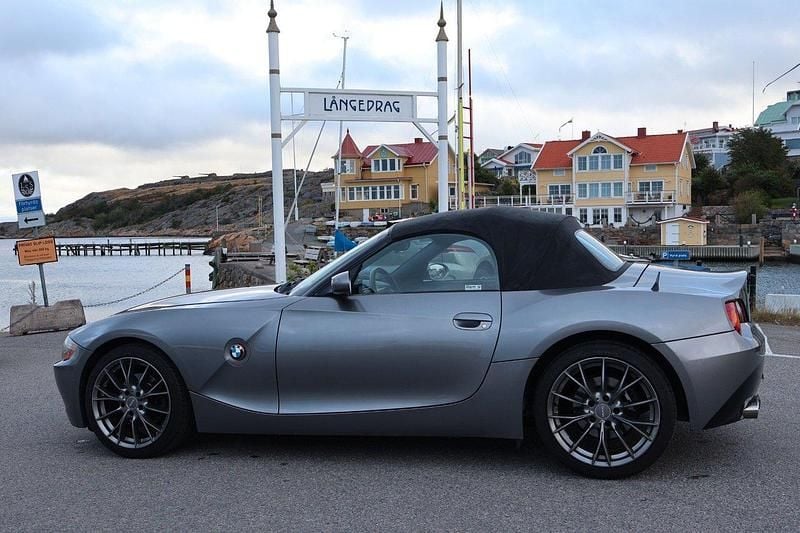 Blå Begagnad 2003 BMW Z4 Cab | 114 900 kr (Marknadspris) - Bild 1/4