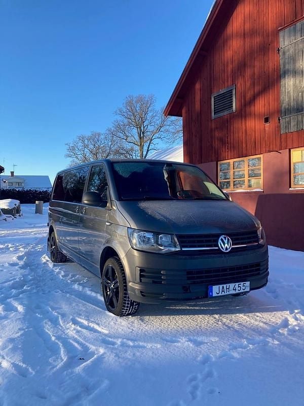 Begagnad 2018 VW Caravelle Minibuss | 230 000 kr (Superpris) - Bild 1/4
