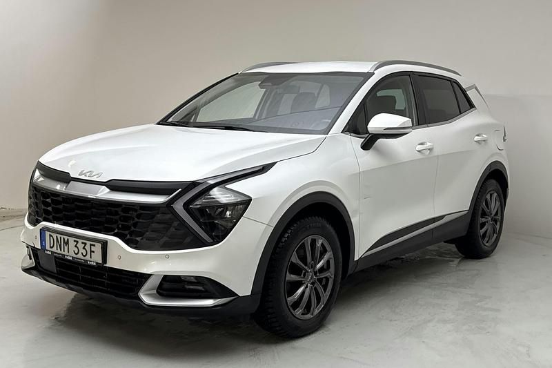 Vit Begagnad 2022 Kia Sportage SUV | 229 000 kr (Marknadspris) - Bild 1/4