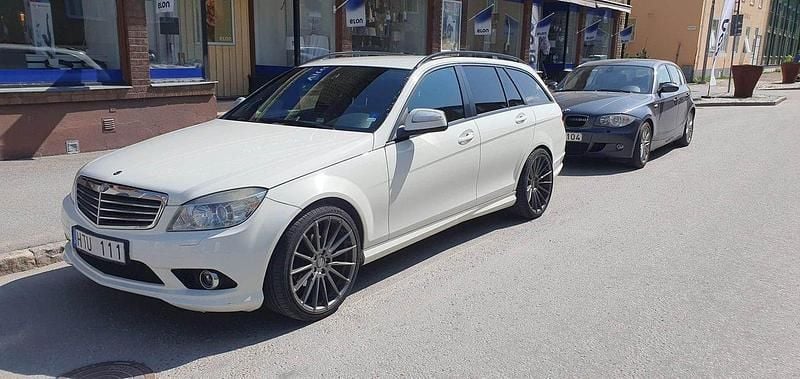 Vit Begagnad 2009 Mercedes C180 AMG Kombi | 35 000 kr (Superpris) - Bild 1/4