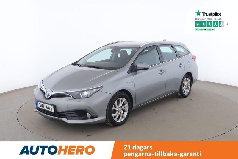 Ljusgrå Begagnad 2017 Toyota Auris Touring Sports Active Kombi | 130 000 kr (Marknadspris) - Bild 1/4