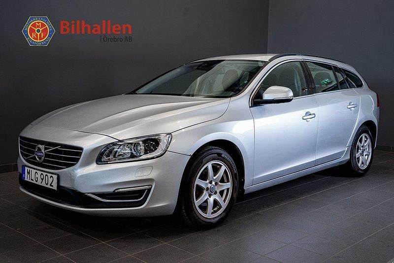 Silver Begagnad 2016 Volvo V60 Momentum Kombi | 99 900 kr (Superpris) - Bild 1/4
