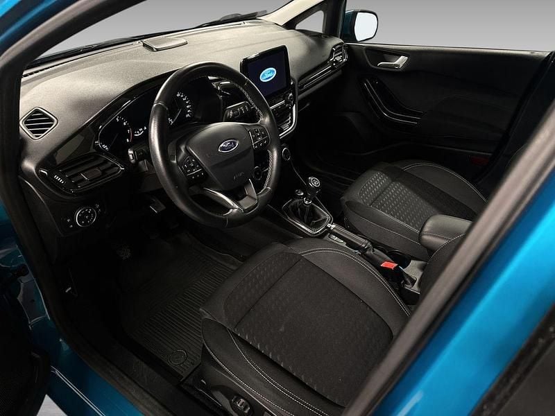 Begagnad Ford Fiesta Titanium 101 HK (74 kW) 2018 Blå Halvkombi