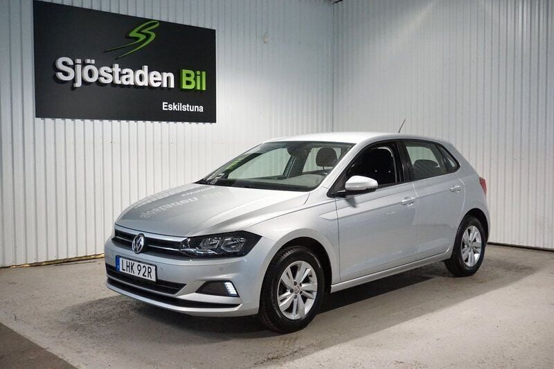 Silver Begagnad 2020 VW Polo Comfortline Halvkombi | 186 900 kr (Marknadspris) - Bild 1/4