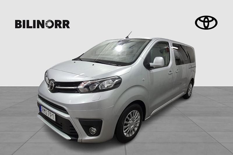 Silver Begagnad 2017 Toyota Proace Verso Kombi | 239 900 kr - Bild 1/4