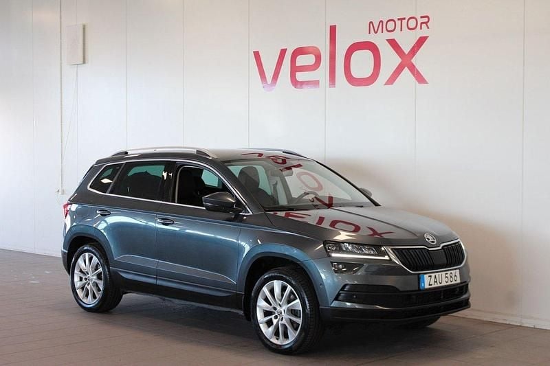 Grå Begagnad 2017 Skoda Karoq Business Line SUV | 189 900 kr (Marknadspris) - Bild 1/4