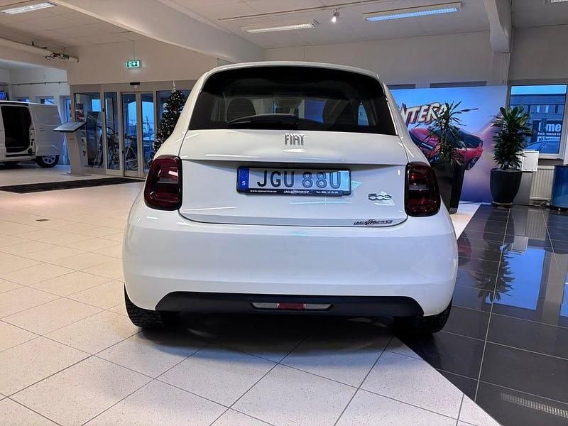 Begagnad Fiat 500e Icon 86 kW (118 HK) 2022 Vit Halvkombi
