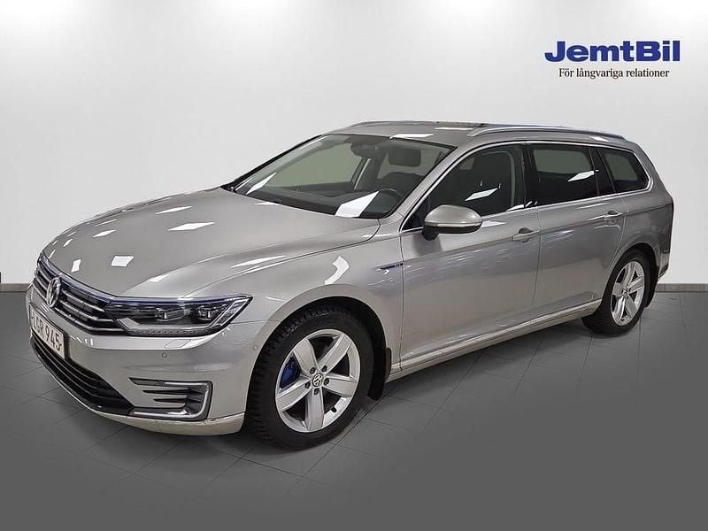 Begagnad VW Passat GTE 220 HK (161 kW) 2015 Silver Kombi