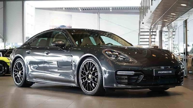 Grå Begagnad 2023 Porsche Panamera 4 Sedan | 995 000 kr - Bild 1/1
