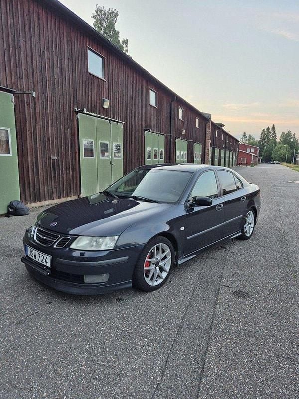Blå Begagnad 2004 Saab 9-3 Aero Sedan | 27 000 kr (Lite dyr) - Bild 1/4